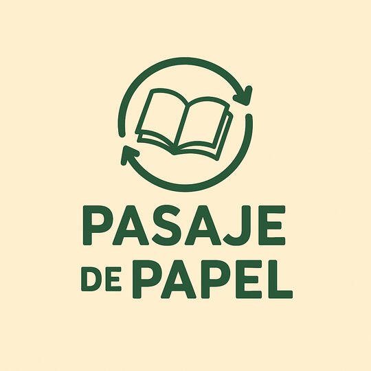 Pasaje de Papel Logo de Pasaje de Papel, emprendimiento dedicado a la recolección y redistribución de libros usados: diseño minimalista con libro abierto y flechas circulares sobre fondo verde.